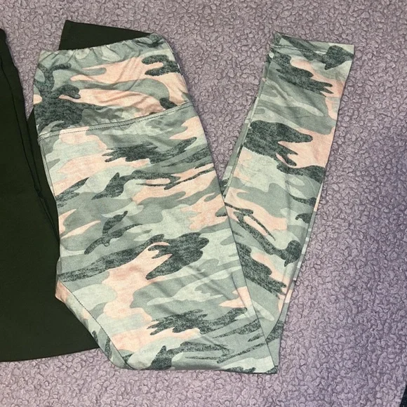 2 pair of leggings - Picture 2 of 5